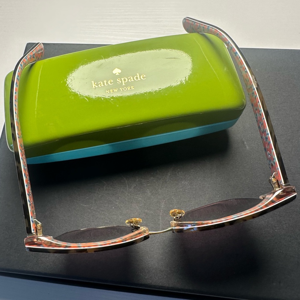 Authentic Kate Spade New York sunglasses. Comes with case - Picture 2 of 5